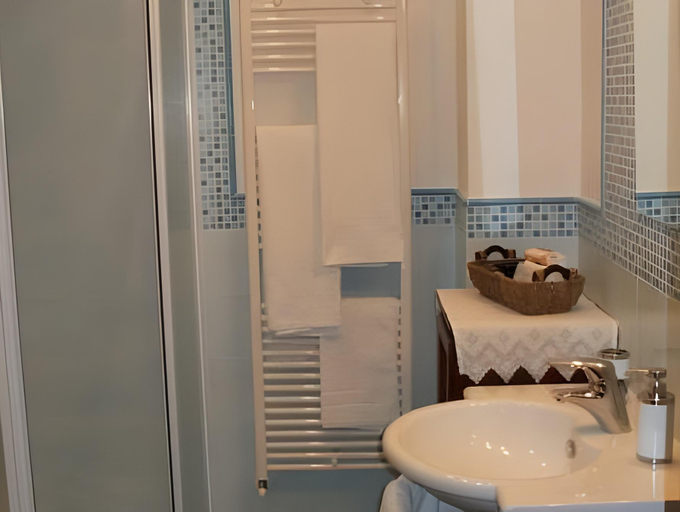 Bathroom 17