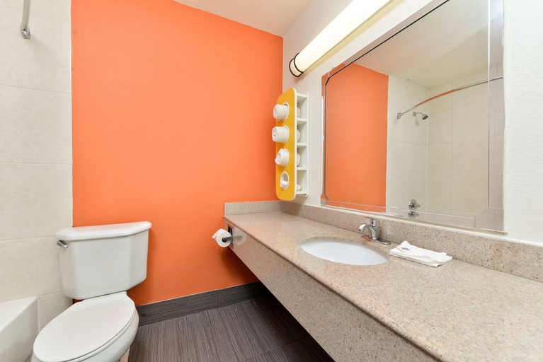 Bathroom 4, Motel 6 Fort Worth, TX - Downtown East, Fort Worth