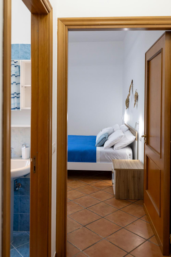 Others 4, Rosy's Room, Salerno