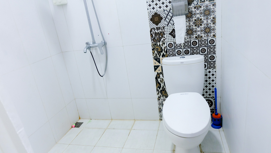 Bathroom 3, Simply Homy Villa Prambanan (6 BR & Private Swimming Pool), Sleman