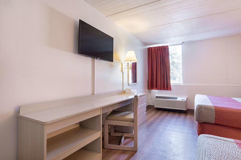 Bedroom 3, Motel 6, DeKalb