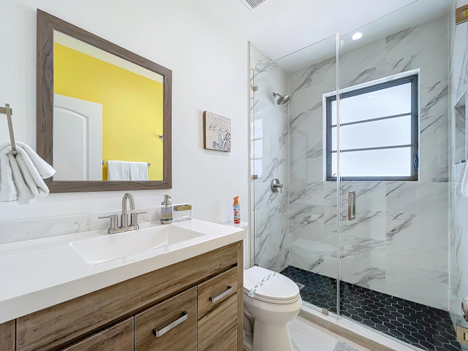 Bathroom, Los Patios Home Suites, Miami-Dade