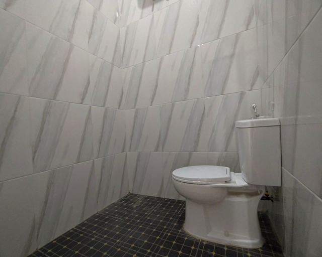 Bathroom 16