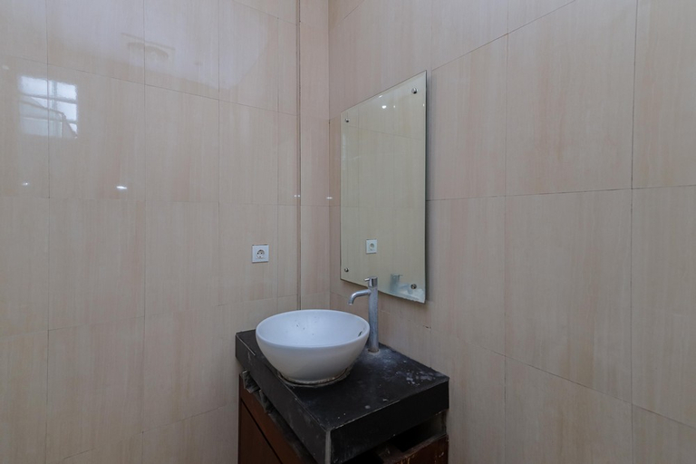 Bathroom 4, Urbanview Hotel WG Jimbaran, Badung