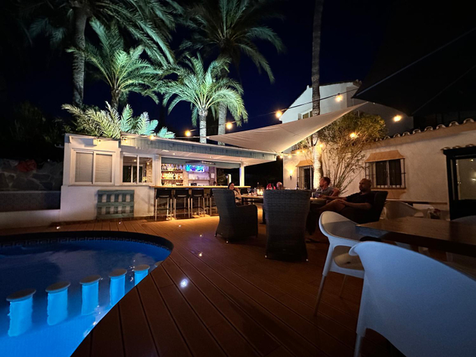 Others 2, Banus Lodge, Málaga