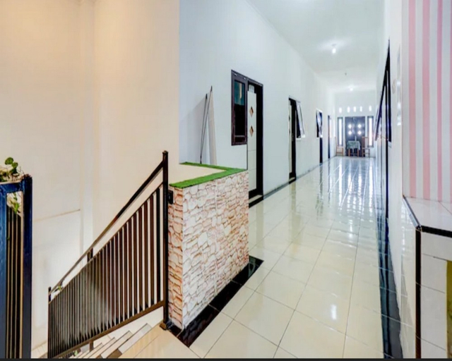 Others 2, RedDoorz near Plaza Araya Malang, Malang