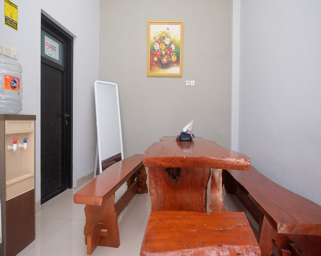 Others 4, DR Living Syariah Solo Mitra RedDoorz, Solo