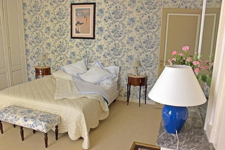 Bedroom 2, Château senailhac, Gironde