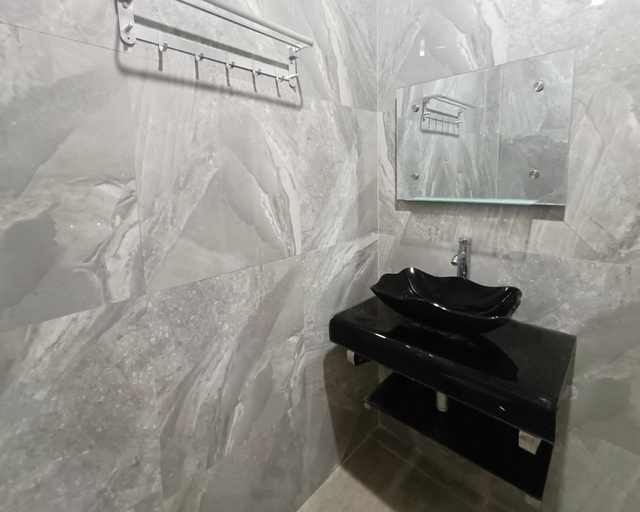 Bathroom 23