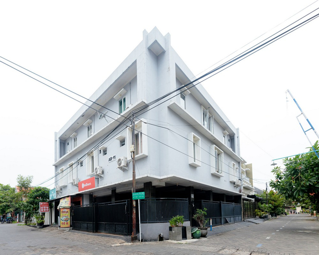 Exterior & Views 2, RedDoorz Syariah @ Delta Sari Aloha Waru, Surabaya