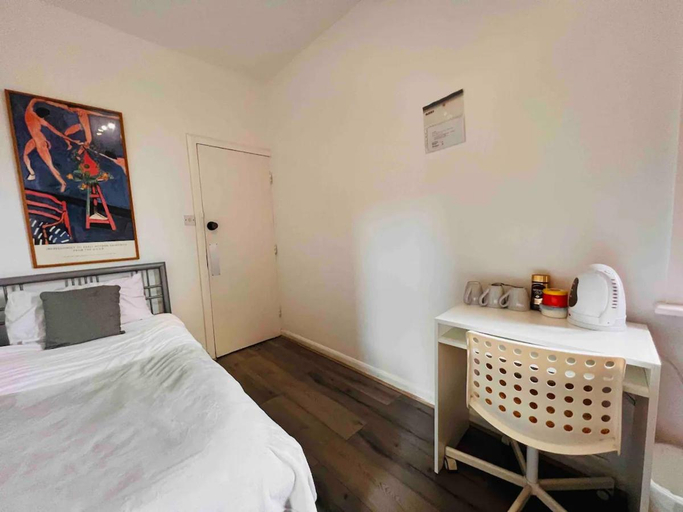 Others 3, Gray's Inn Road Suites, London