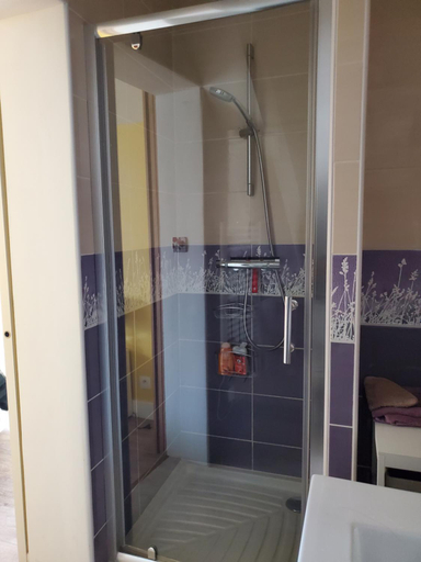 Bathroom 3, Chambre coquelicot, Loir-et-Cher