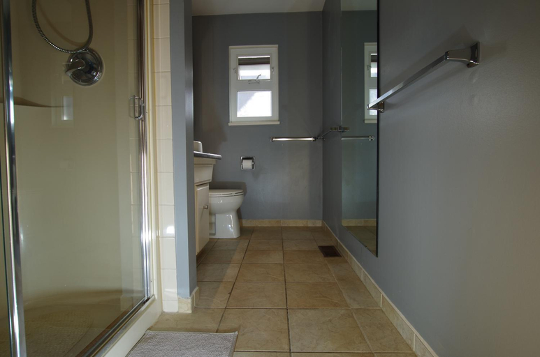 Others 2, Master room &full bathroom 203, Greater Vancouver