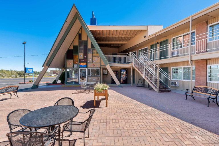 Exterior & Views