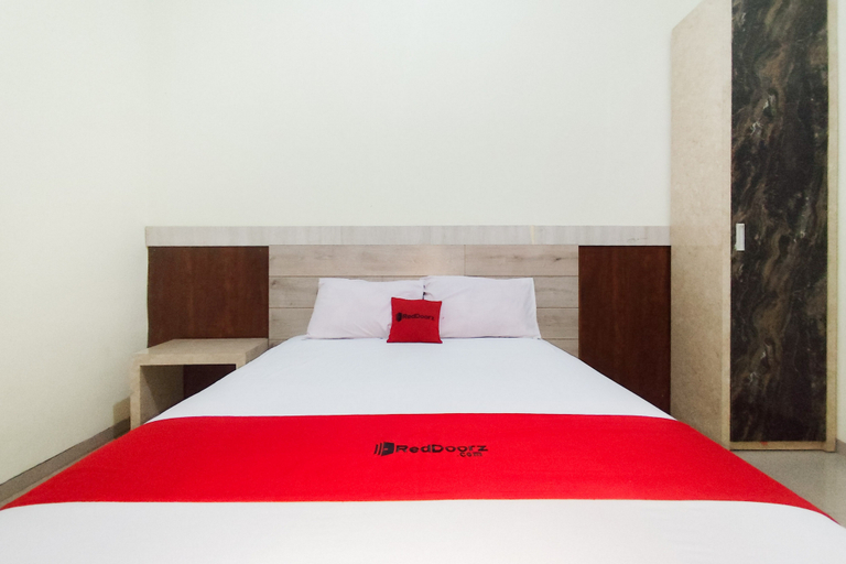 Bedroom 2, RedDoorz near Islamic Center Jambi, Jambi