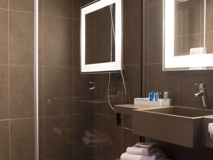Bathroom 3, Novotel Coventry M6 J3, Coventry