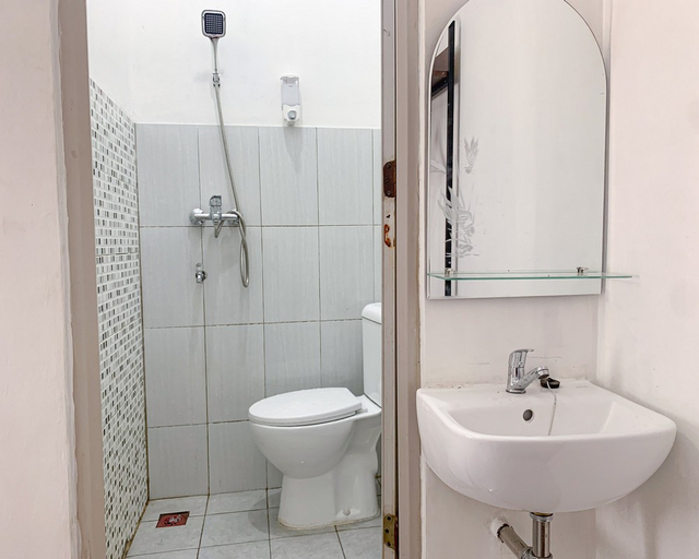 Bathroom 20