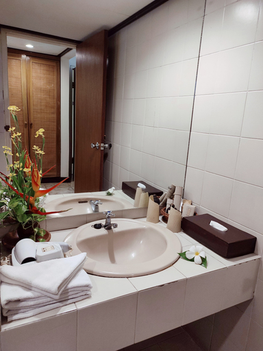 Bathroom 9