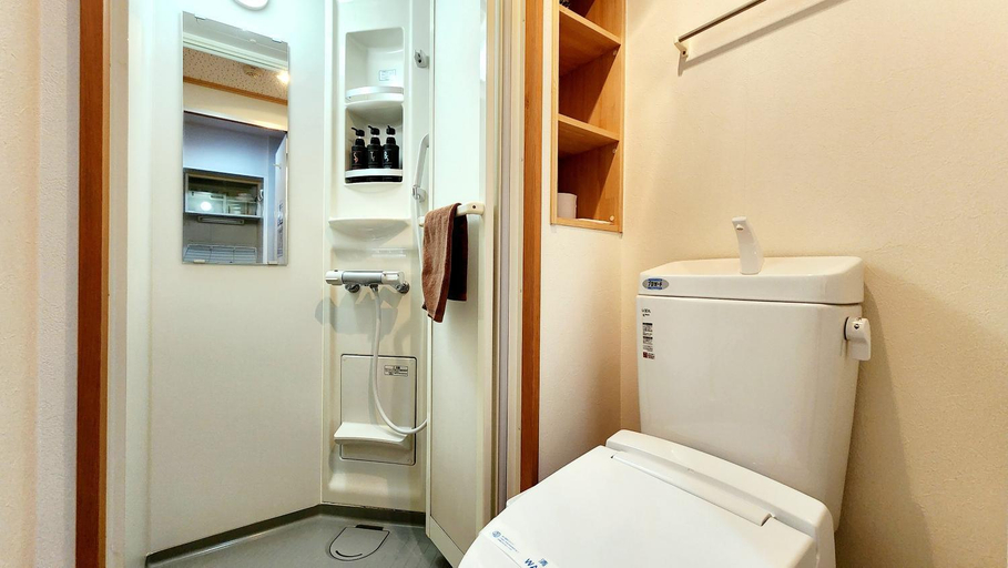 Bathroom 18