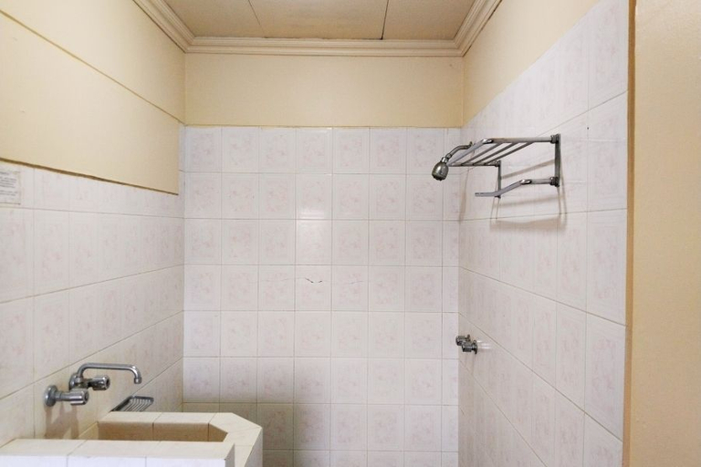 Bathroom 27