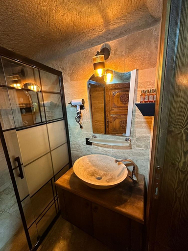 Bathroom 3, Mysterious Cave Suites, Nevşehir