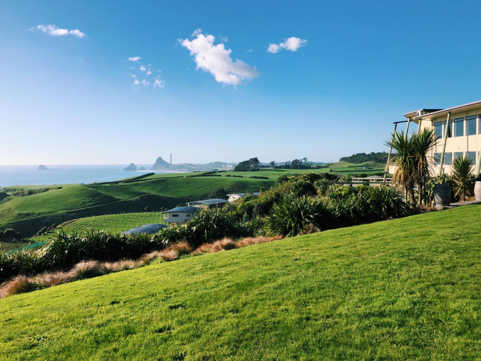 Food & Drinks 4, Chalets at Okurukuru, New Plymouth