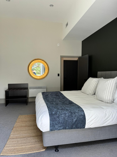 Others 4, The Burlington Luxury Octagon Apartment, Dunedin