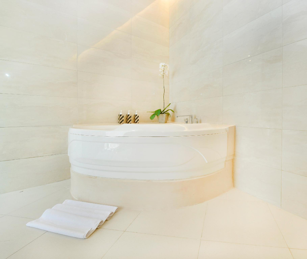 Bathroom 17