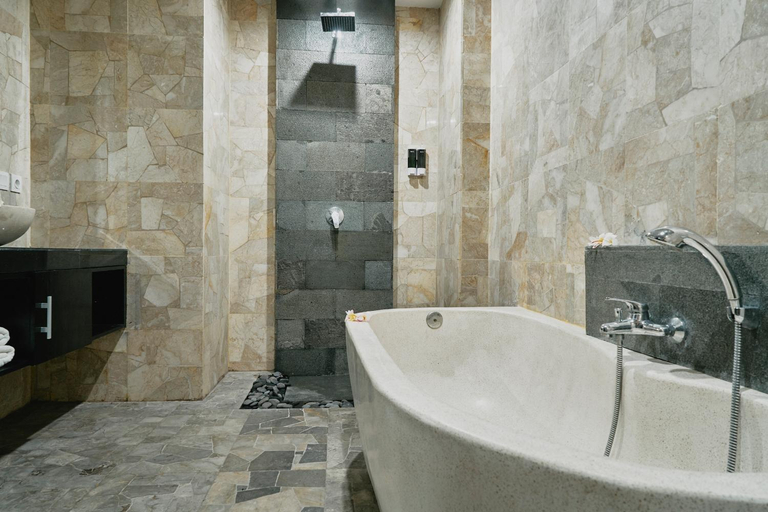 Bathroom 11