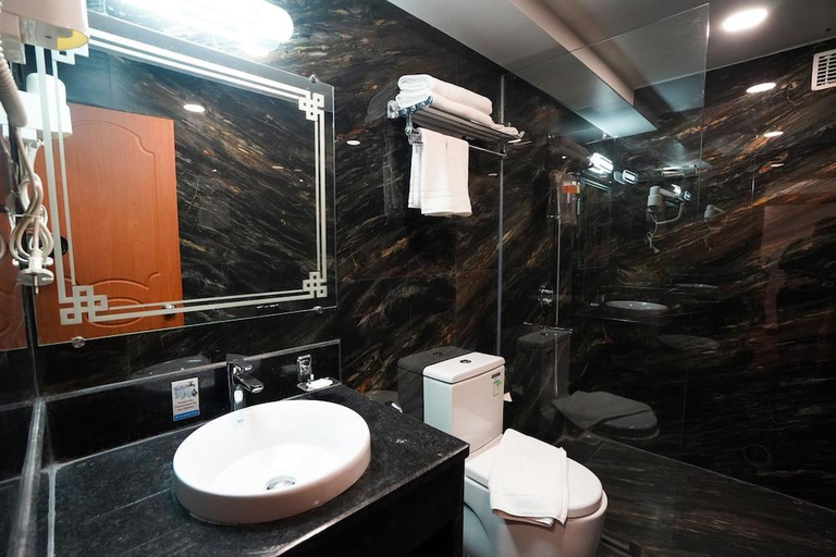 Bathroom 4, Hotel Taktsang, Chang