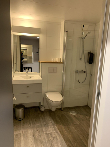 Bathroom 5, Husnes Sentrum Hotell, Kvinnherad