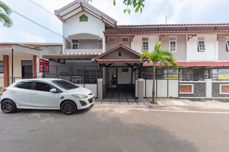 Exterior & Views 2, RedDoorz Syariah @ Jl. Candi Kalasan, Malang