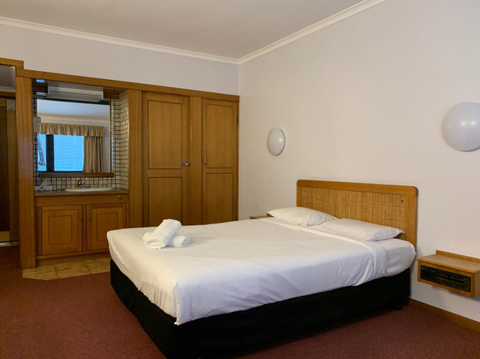Others 5, Ascot Motor Inn, Sydney