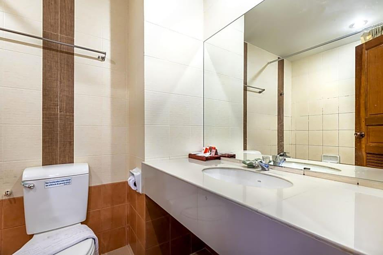 Bathroom 4, Eastiny Plaza hotel, Pattaya
