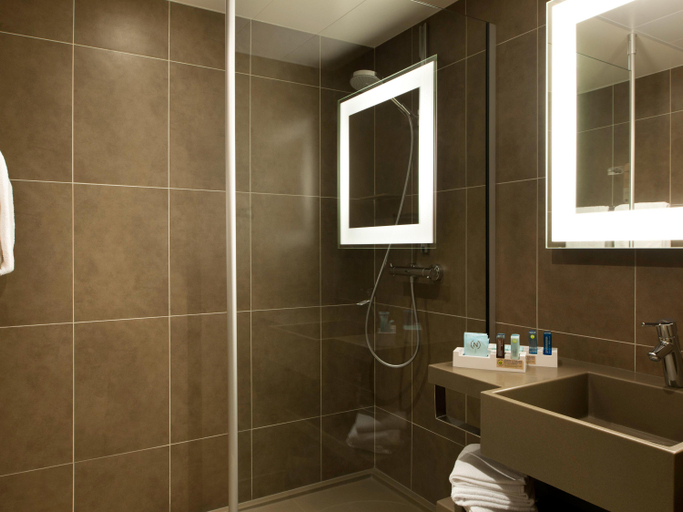 Bathroom 3, Novotel Coventry M6 J3, Coventry