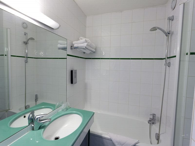 Bathroom 4, ibis Styles Paris Massena Olympiades, Paris
