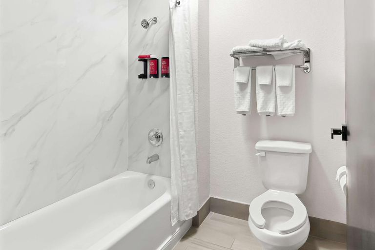 Bathroom, SureStay by Best Western Groves, Jefferson