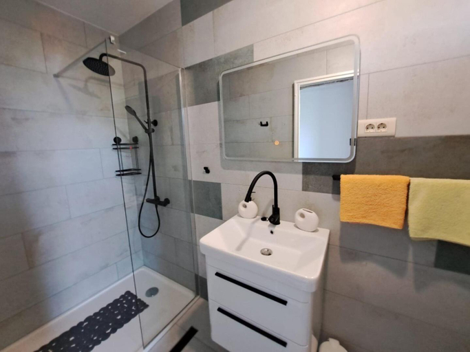 Bathroom 2, Rooms Katja, Gradac