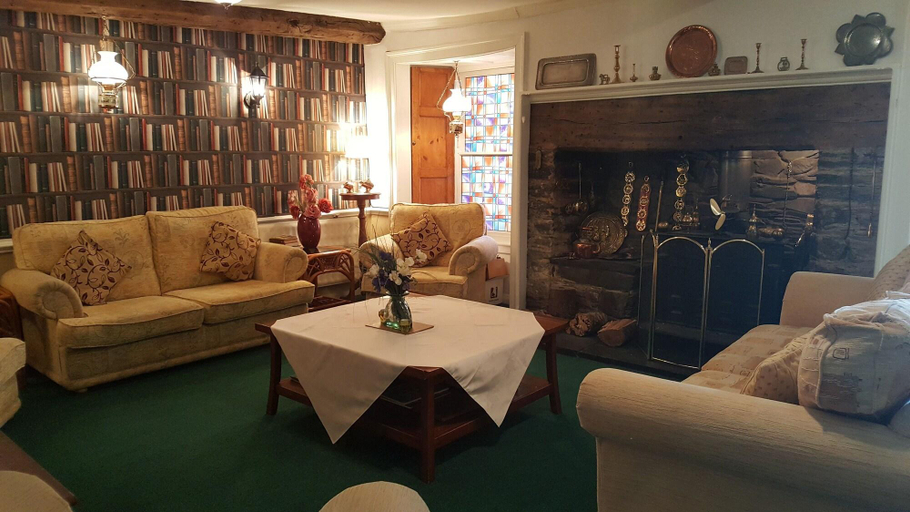 Public Area 2, Plas Dolguog, Powys