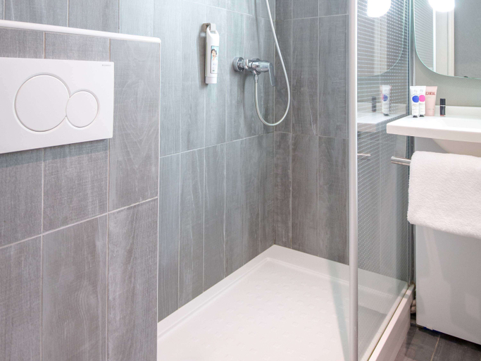 Bathroom 5, ibis Brignoles Provence Verte, Var