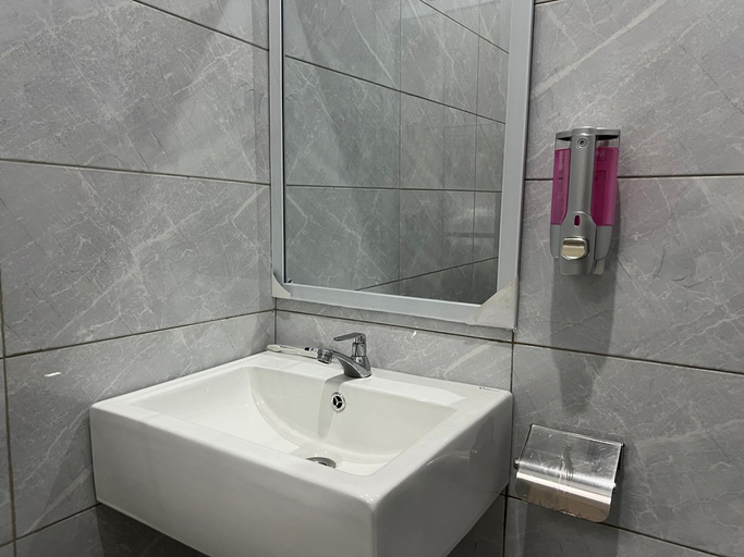 Bathroom 22