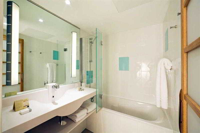 Bathroom 5, Novotel Coventry M6 J3, Coventry