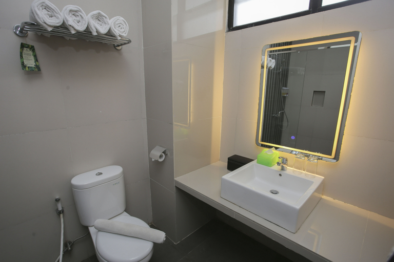 Bathroom 15