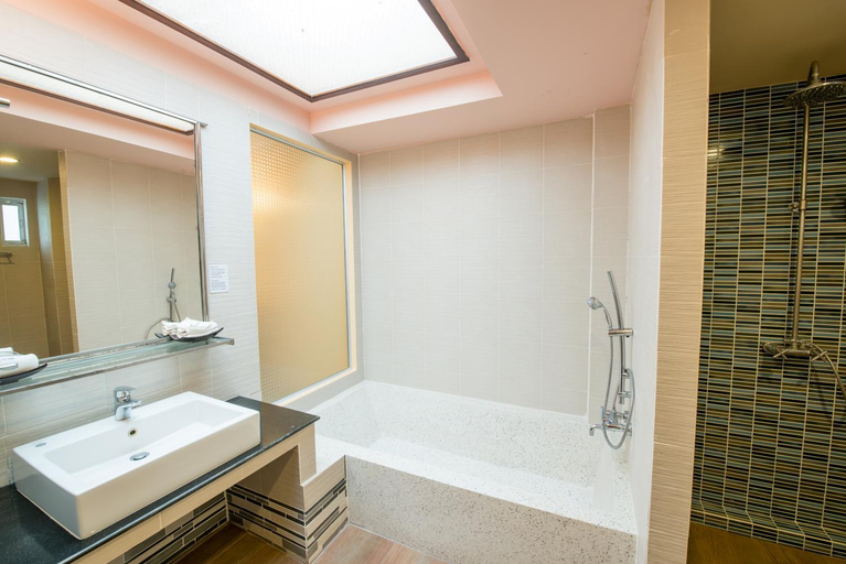 Bathroom 4, Koh Tao Montra Resort & Spa, Ko Phangan