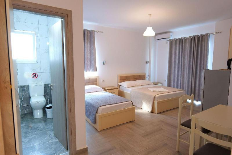 Others 4, Hotel Villa Adrian, Sarandës