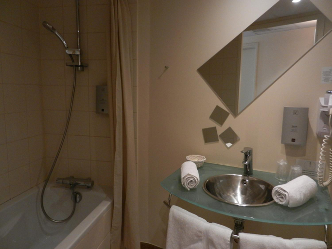 Bathroom 18