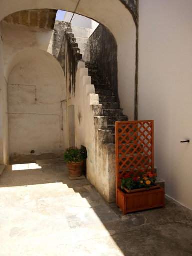 Others 5, Cortile Calinea, Lecce