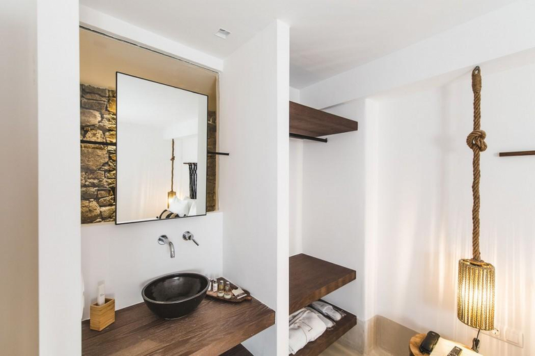 Bathroom 3, My Aktis, South Aegean