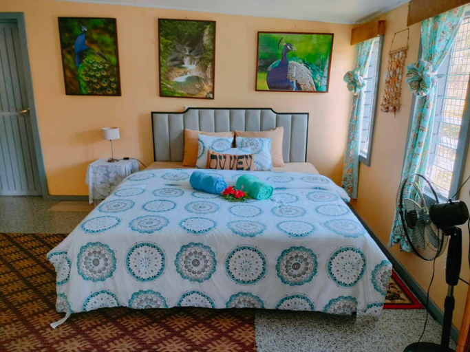 Bedroom 2, Ravita Cove HomeAway from Home HomeStay, Ba