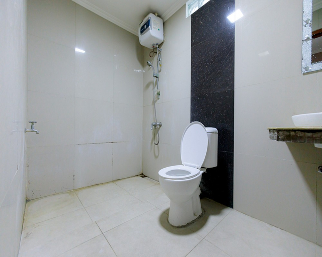 Bedroom 4, RedDoorz Syariah @ Delta Sari Aloha Waru, Surabaya